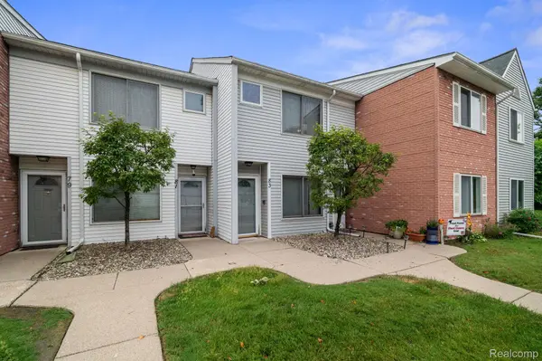 83 Rosebud LN, Mt. Clemens, MI 48043