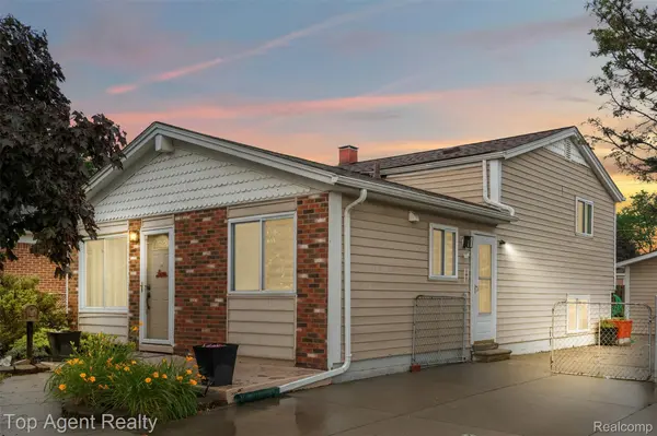 22123 Ridgeway ST, St. Clair Shores, MI 48080