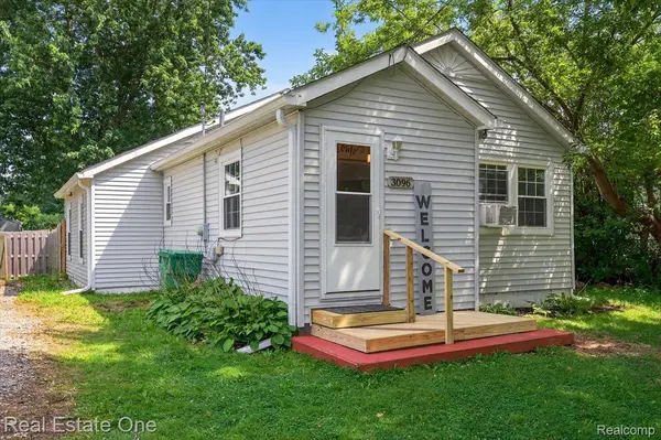 3096 Stirling AVE, Auburn Hills, MI 48326