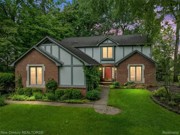 1524 Waverly DR, Troy, MI 48098