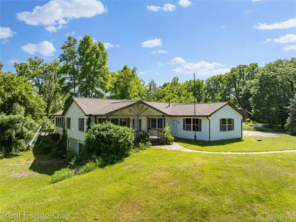 3225 W Marr RD, Howell, MI 48855