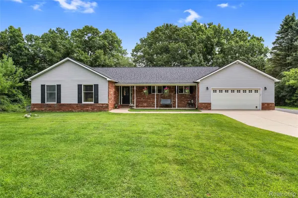 9587 Harmon LN, Green Oak Township, MI 48178