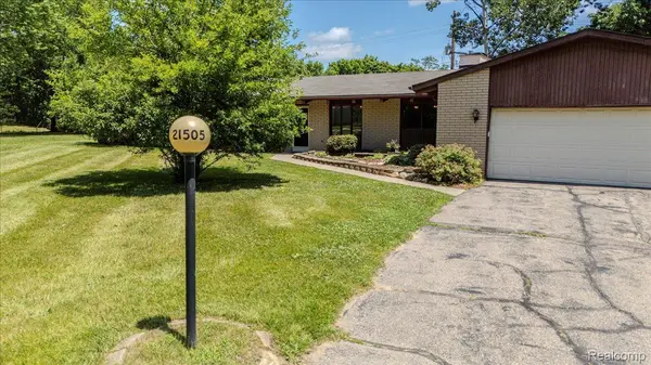 21505 N Tuller CT, Southfield, MI 48076