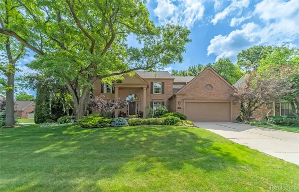 3197 Windwood RD, West Bloomfield Charter Township, MI 48324