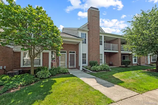 46214 Cavalier DR, Macomb Township, MI 48044
