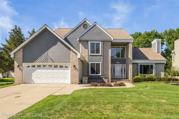 7240 Silverbeech LN, West Bloomfield Charter Township, MI 48323