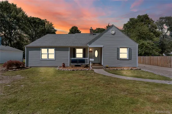 31764 Rosslyn Ave, Garden City, MI 48135