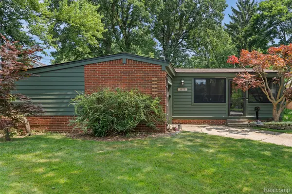 1072 Brooklawn CT, Troy, MI 48084