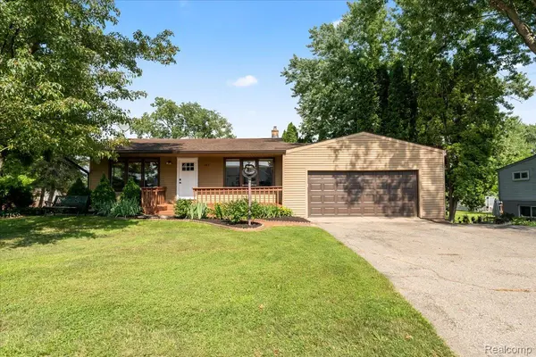 262 Cornell ST, Howell, MI 48843