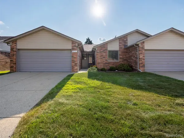 32721 Stoneybrook LN, Fraser, MI 48026