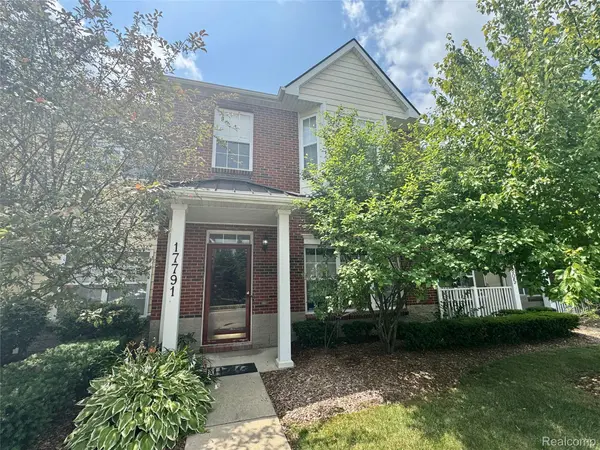 17791 Windflower DR, Southfield, MI 48076