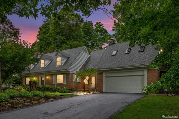 32741 Friar Tuck LN, Beverly Hills Village, MI 48025