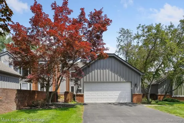 28418 Venice CIR, Farmington Hills, MI 48334