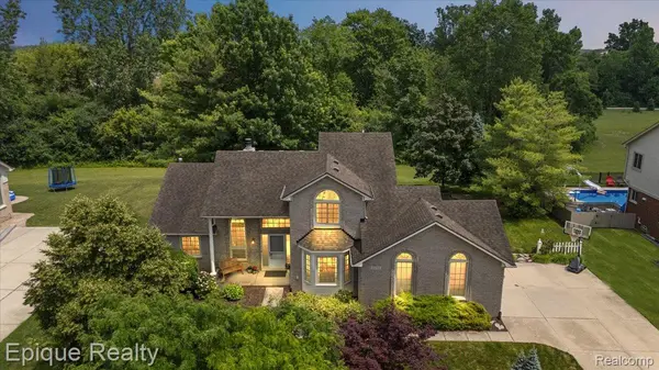42764 Bloomingdale DR, Sterling Heights, MI 48314