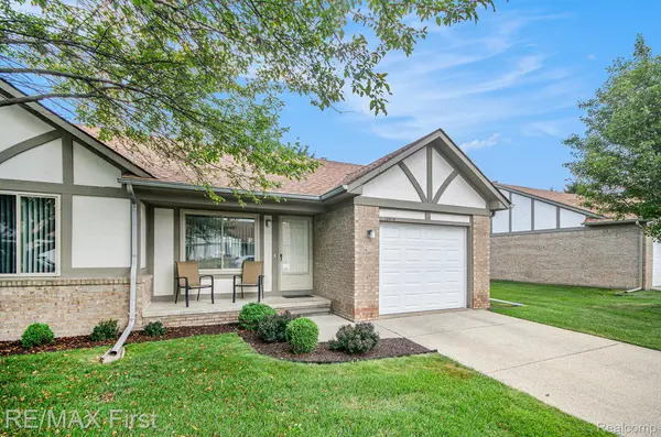 15914 Magnolia DR S, Clinton Charter Township, MI 48038