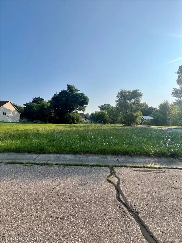 1 Whisper Ridge CT, Burton, MI 48509