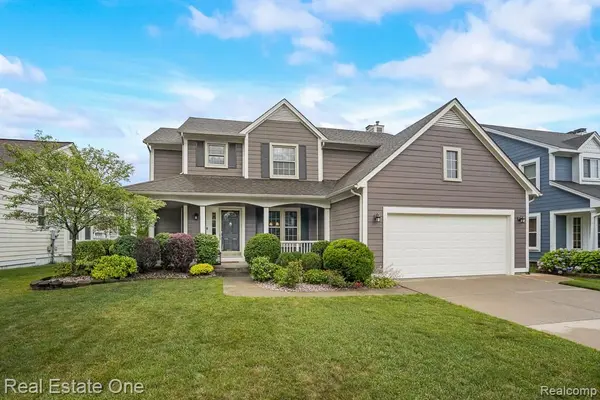 820 Linden WAY,  Auburn Hills,  MI 48326