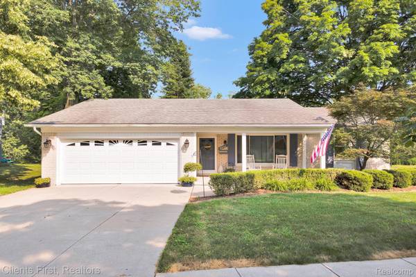 16042 Alpine DR, Livonia, MI 48154