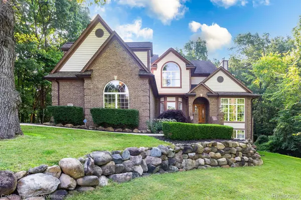 15317 Oak Hollow DR, Groveland Township, MI 48442