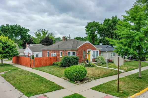 205 W Tacoma ST, Clawson, MI 48017