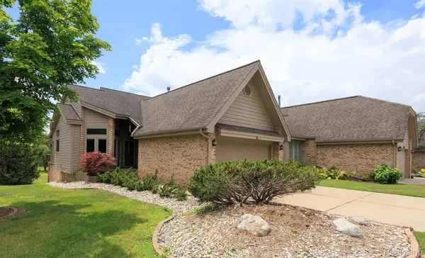 29441 S Meadowridge Dr, Farmington Hills, MI 48334