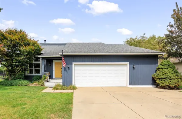 59692 Barkley DR, Lyon Charter Township, MI 48165