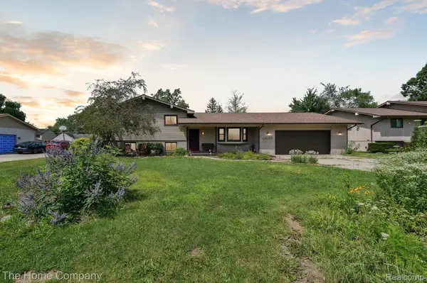 24055 Springbrook DR, Originalcity, MI 48336