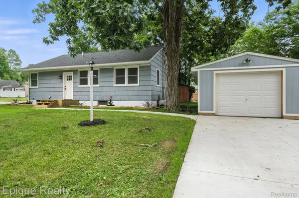 1904 Carvel CT, Lansing, MI 48910