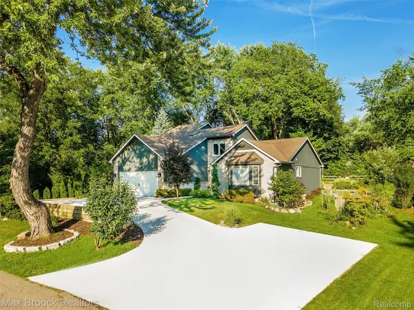 3685 Sunset BLVD, Orchard Lake Village, MI 48324
