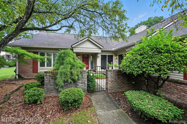 6966 Pebble Park CIR ##79, West Bloomfield Charter Township, MI 48322