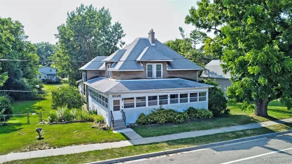 8028 Clarence ST, Goodrich Village, MI 48438