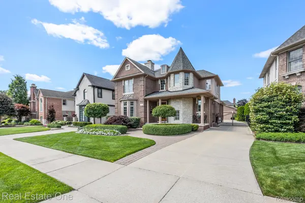 312 Woodward AVE, Rochester, MI 48307