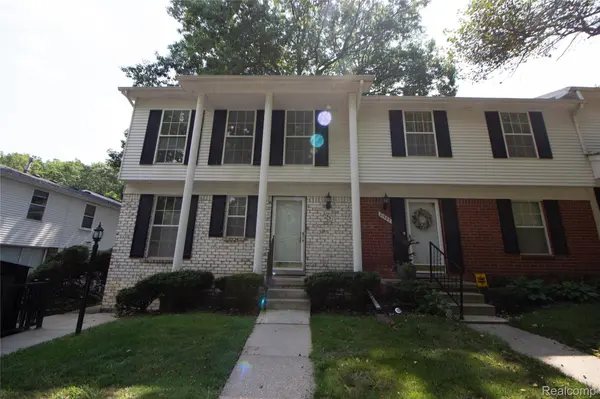21591 Hidden Rivers DR N, Southfield, MI 48075