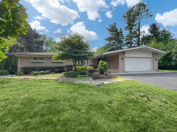 30273 ROSEMOND DR, Franklin Village, MI 48025