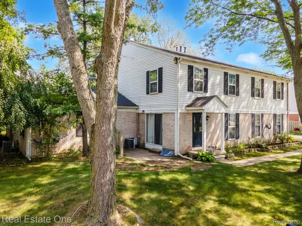 24645 Spring LN #18, Harrison Charter Township, MI 48045