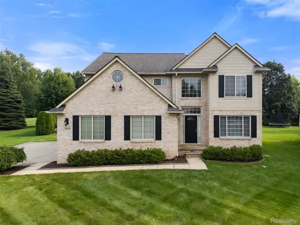 25638 McCrory LN, Lyon Charter Township, MI 48178