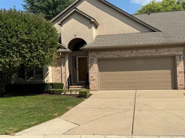 52870 S Hunters Pointe DR #5, Macomb Township, MI 48042