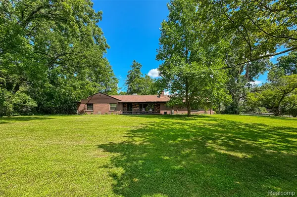 30415 S Greenbriar RD, Franklin Village, MI 48025