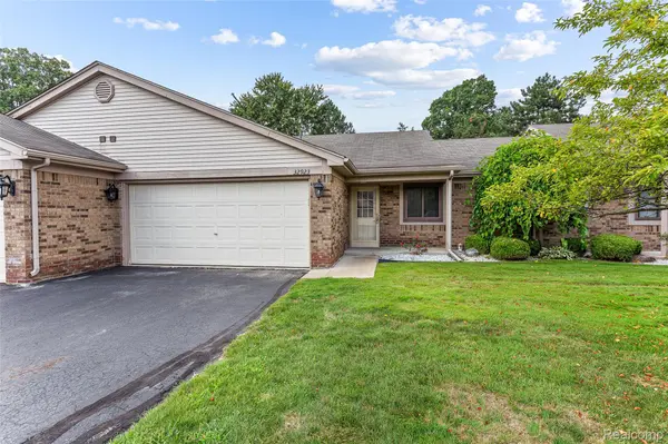 32923 Harmon CT, Roseville, MI 48066