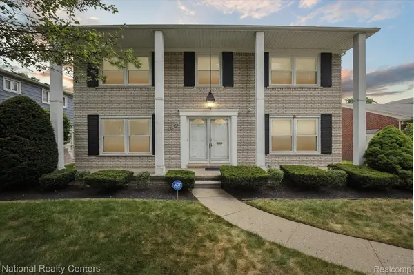 24580 Oneida Blvd, Oak Park, MI 48237