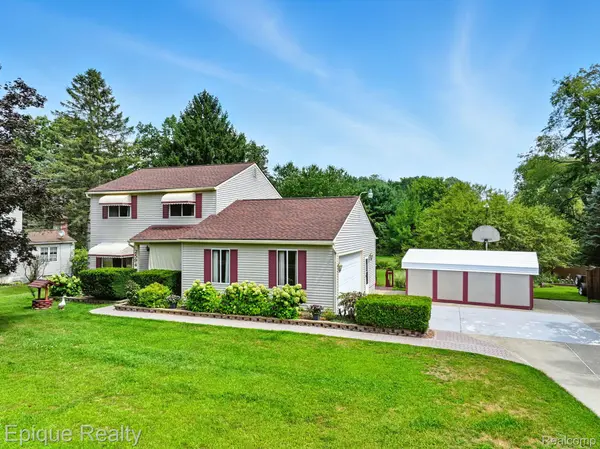 2594 Pepper CT, Hartland Township, MI 48353
