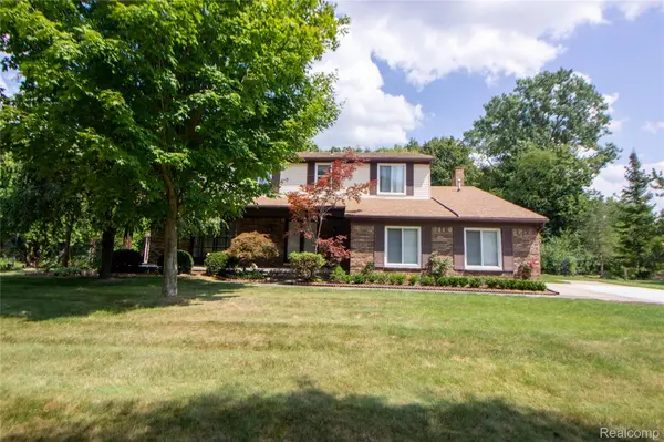5502 Whitehaven DR, Troy, MI 48085