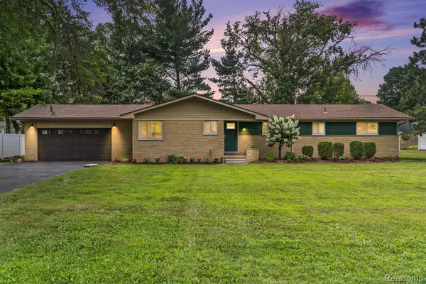 1206 Torpey DR, Troy, MI 48083