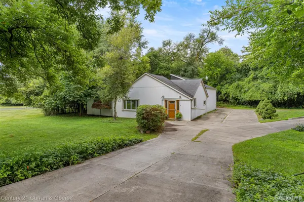 28405 Alycekay ST, Farmington, MI 48334