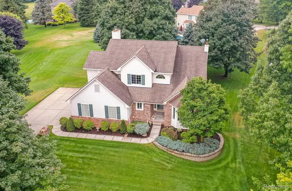 229 Maplewood DR, Brandon Charter Township, MI 48348