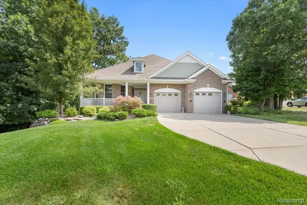 354 Pembroke DR, Saline, MI 48176