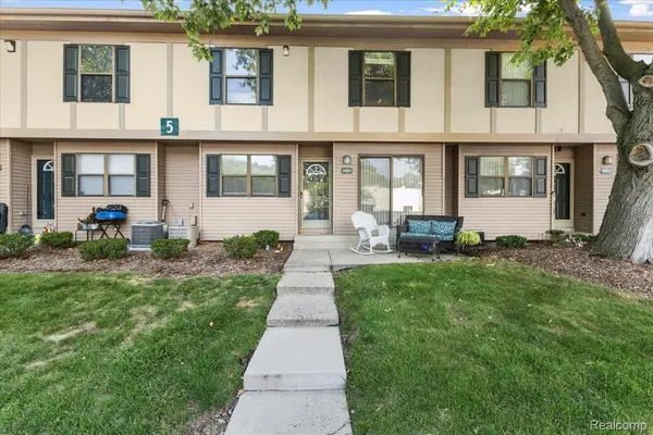 24851 Auburn LN, Southfield, MI 48033