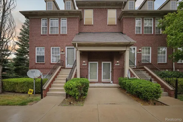 23424 Grayson DR, Southfield, MI 48075