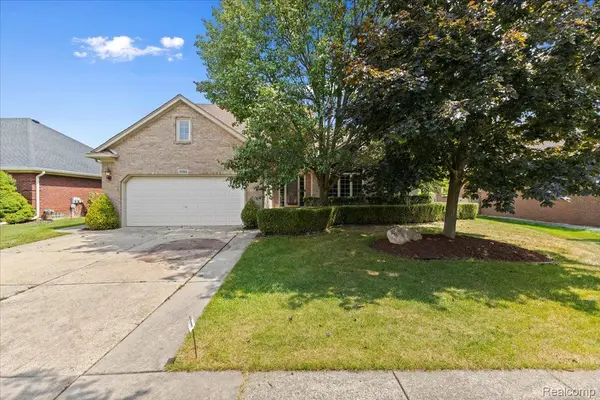 49366 Briar Pointe Dr. DR, Macomb Township, MI 48044