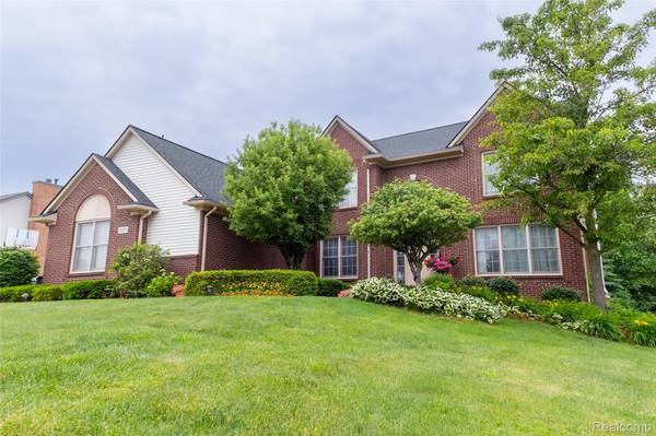 3970 May Center RD, Lake Orion Village, MI 48360